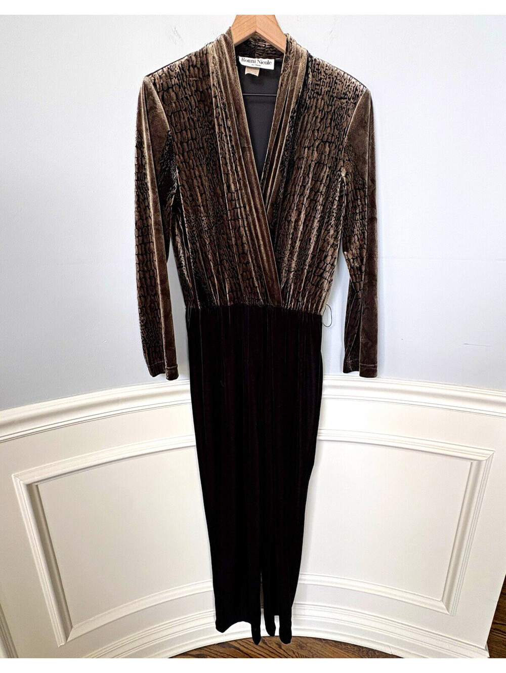 Ronni Nicole Women’s Black/Brown Animal Print Velour V-Neck Jumpsuit Size 10
